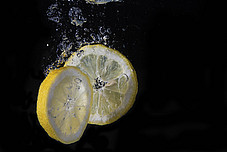 Highspeed Fotografie mit Zitronenscheibe