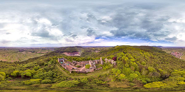360 Grad Luftbildaufnahmen der Madenburg in Eschbach Pfalz